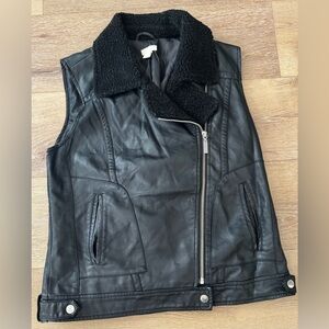 Wild Pearl Black Vest with Cream Shearling